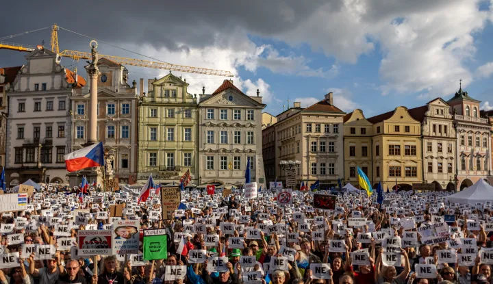 epa12413086 People hold banners reading 'No' as demonstrators take part in the 'Let's prevent the rule of extremists!' gathering at Old Town Square in Prague, Czech Republic, 28 September 2025. The Czech Republic will head to the polls on 03 and 04 October 2025 to elect a new parliament. EPA/MARTIN DIVISEK