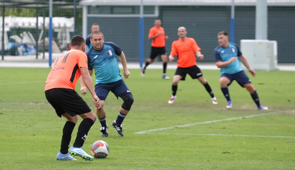 Osijek, 27. 09. 2025., Opus Arena, pomoćni tereni, Veteransko prvenstvo Hrvatske, nogomet, Libertas - Gibarac SNIMIO BRUNO JOBST