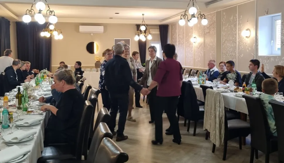 VINKOVCIMađarska zajednica u Vinkovcima, iako razmjerno mala, vrlo je aktivna u vinkovačkom društvenom životu, pa su tako održali svoj 10. susretrujan 2025.