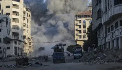epa12413060 Smoke rises at Mecca Tower following an Israeli airstrike during an Israeli military operation in Gaza City, Gaza Strip, 28 September 2025. More than 66,000 Palestinians have been killed in the Gaza Strip since October 2023, according to the Palestinian Ministry of Health, and about 1,200 Israelis have been killed since the launch of an Israeli military campaign in response to a cross-border attack by Hamas on 07 October 2023. EPA/MOHAMMED SABER