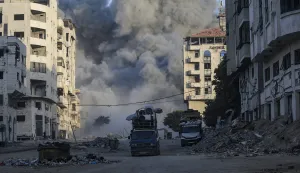 epa12413060 Smoke rises at Mecca Tower following an Israeli airstrike during an Israeli military operation in Gaza City, Gaza Strip, 28 September 2025. More than 66,000 Palestinians have been killed in the Gaza Strip since October 2023, according to the Palestinian Ministry of Health, and about 1,200 Israelis have been killed since the launch of an Israeli military campaign in response to a cross-border attack by Hamas on 07 October 2023. EPA/MOHAMMED SABER