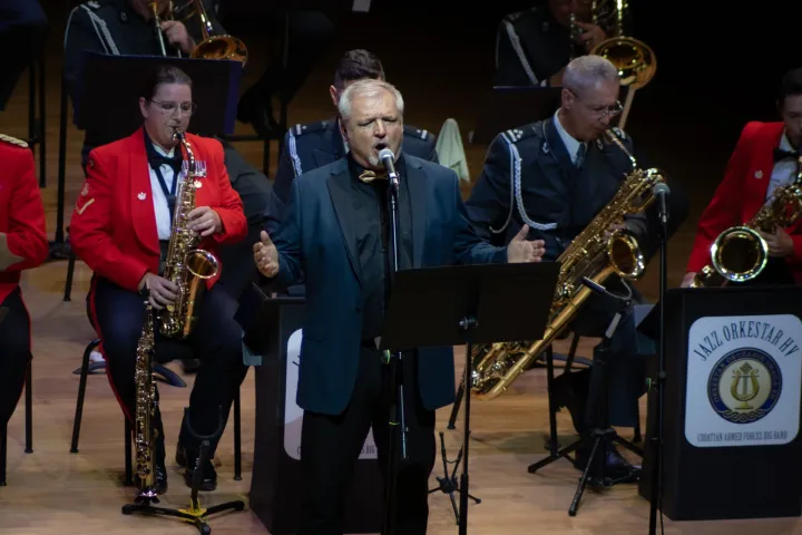 Jazz orkestar HV-a i britanski gosti oduševili Osječane