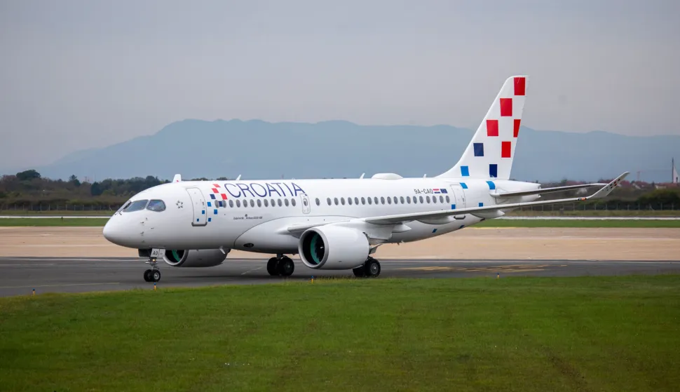 ZAGREB, 30. rujna 2025. (Hina) - Croatia Airlines u utorak je u Zagrebu dočekao sedmi od ukupno 15 novih zrakoplova Airbus A220, kojima tvrtka obnavlja i modernizira flotu.