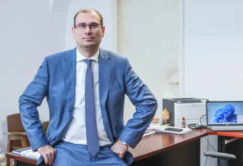 06.12.2023., Zagreb - Prof. dr. sc. Frane Stanicic rodjen je u Makarskoj, 5. kolovoza 1981. Osnovnu skolu zavrsio je u Baskoj Vodi, a opcu gimnaziju u Makarskoj. Diplomirao je na Pravnom fakultetu Sveucilista u Zagrebu 2006., a doktorirao na istom fakultetu 2011. na temu: "Razvoj instituta izvlastenja u Hrvatskoj". Redoviti profesor je na Katedri za upravno pravo Pravnog fakulteta u Zagrebu. Photo: Sanjin Strukic/PIXSELL