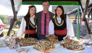 dalj, 6 listopada 2018, 11,00 sati - 10. Sajam starih zanata i običaja + GužvarijadaNovinar: Darko Pejić snimio zdenko pušić