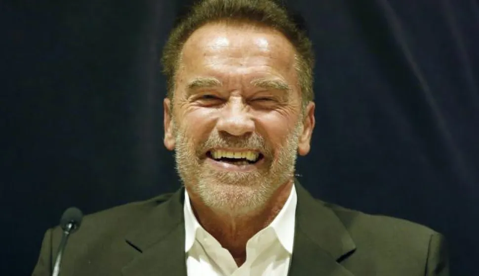 epa05553717 Austrian born US actor Arnold Schwarzenegger addresses the media during a press conference held on the occasion of the celebration of Arnold Classic Europe sports event at Fira Barcelona, in Barcelona, northeastern Spain, 23 September 2016. EPA/ANDREU DALMAU------MOZAIK, 2 stupca