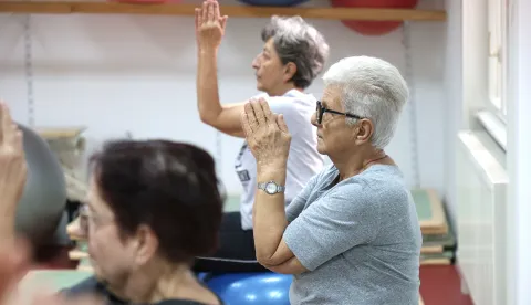 Osijek, 01. 10. 2025., Otokara Keršovanija 33, Klub 60+, dani otvorenih vrata, vježbanje; umirovljenici; umirovljenik; umirovljenica;umirovljenice; zdrav život; ilustracija SNIMIO BRUNO JOBST