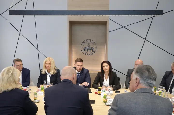 Osijek, 01. 10. 2025., Kuhačeva 9, radni sastanak, press konferencija, konferencija za medijeSNIMIO BRUNO JOBST