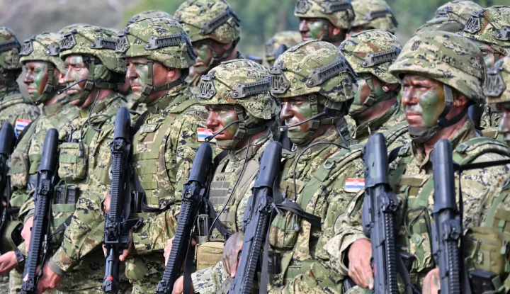 Ga?iici, 1.10.2025.- Ga?inci, 1.10.2025.- Zavr?ni prikaz me?unarodne vojne vje?be Sava Star 25 na vojnom poligonu "Ga?inci", kod ?akova. Na vje?bi sudjeluje 120 pripadnika Oru?anih snaga RH i 80 pripadnika Oru?anih snaga Ujedinjenog Kraljevstva Velike Britanije i Sjeverne Irske. foto HINA/ MORH/ Filip Klen/ ua