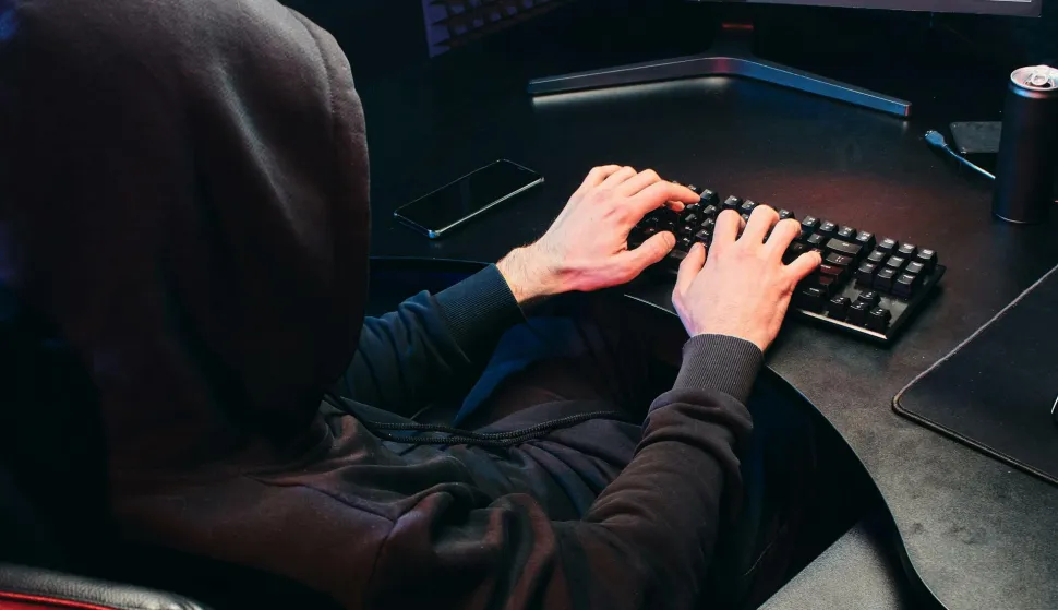 kompjuter računalo haker