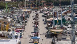 epa12420106 The closed Oktoberfest grounds in Munich, Germany, 01 October 2025. The Oktoberfest grounds in Munich will remain closed until at least 5 p.m. local time on 01 October, following an 'unspecified' bomb threat, police said. The threat is linked to a large-scale police operation in northern Munich where explosive devices were found inside a burning house, leaving one dead. EPA/DIEGO FEDELE