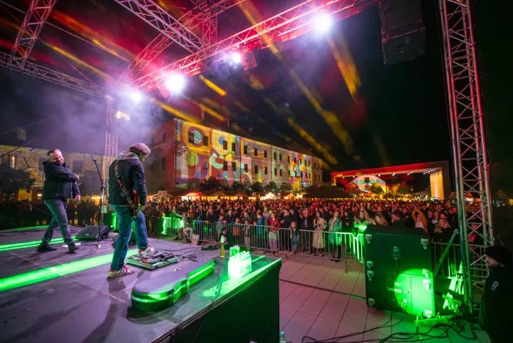 HeadOnEast HeadOnEast