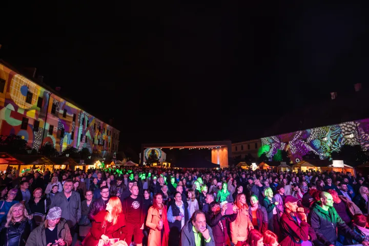 HeadOnEast HeadOnEast