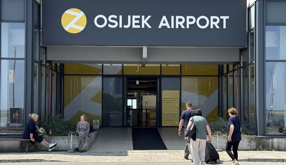 Klisa, 13. 06. 2025., Zračna luka Osijek, ZLO, obilazak, detalji, ilustracije, prtljaga; prijava; let; zrakoplov; putnici; putnik; turist; turistiSNIMIO BRUNO JOBST