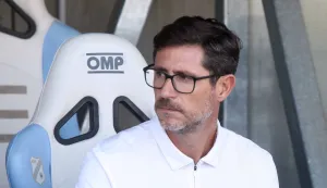 Rijeka, 27.09.2025. - U 8. kolu SuperSport HNL-a na Rujevici igraju HNK Rijeke i NK Istra 1961. Na fotografiji trener Rijeke Viktor Sanchez. foto HINA/ Miljenko KLEPAC/ mk