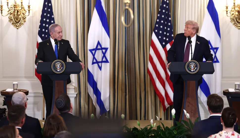 epa12415216 US President Donald Trump (R) and Israeli Prime Minister Benjamin Netanyahu (L) speak at a press conference in the State Dining Room of the White House in Washington, DC, USA, 29 September 2025. In their meeting, Trump pressed Netanyahu to accept a peace deal to end Israel's on-going war in Gaza, and for Hamas to free their remaining hostages. EPA/JIM LO SCALZO/POOL