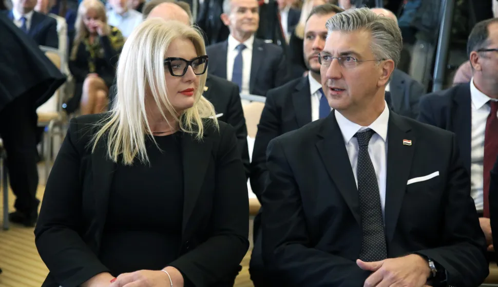 Zagreb, 04.10.2025 - Predsjednik Vlade Andrej Plenković sudjelovao je na svečanom obilježavanju 150 godina hrvatske statistike. Na fotografijI glavna ravnateljiica Hrvatskog zavoda za statistiku Lidija Brković, predsjednik Vlade RH.foto HINA/ Denis CERIĆ /dc