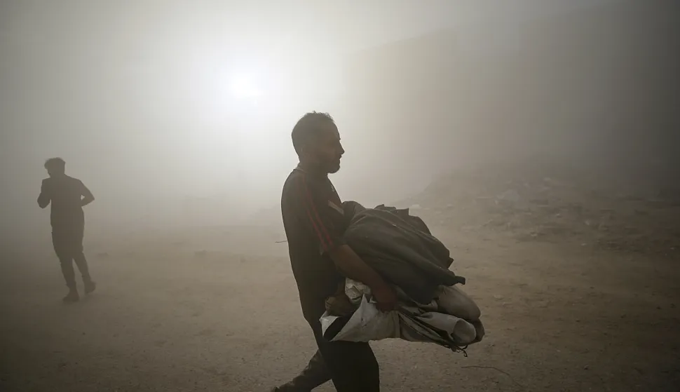 epa12420606 Internally displaced Palestinians take cover after an Israeli drone dropped a smoke bomb near Al Shifa hospital during an Israeli military operation in Gaza City, Gaza Strip, 01 October 2025. More than 66,000 Palestinians have been killed in the Gaza Strip since October 2023, according to the Palestinian Ministry of Health, and about 1,200 Israelis have been killed since the launch of an Israeli military campaign in response to a cross-border attack by Hamas on 07 October 2023. EPA/MOHAMMED SABER