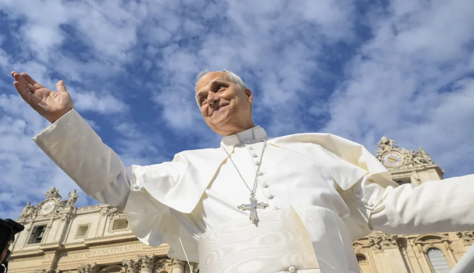 epa12420135 A handout photo made available by the Vatican Media of Pope Leo XIV greeting faithfuls during his weekly General Audience in St. Peter's Square, in Vatican City, 01 October 2025. EPA/VATICAN MEDIA HANDOUT HANDOUT EDITORIAL USE ONLY/NO SALES