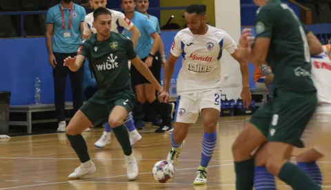 Malonogometna premijera u Zrinjevcu bez pobjednika: Attos 20 sekundi prije kraja pogodio za bod Osječana