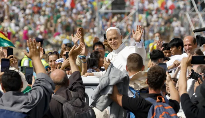 epa12281017 Pope Leo XIV greets the faithful during a Holy Mass on the occasion of the Jubilee of Youth, at Tor Vergata in Rome, Italy, 03 August 2025. EPA/FABIO FRUSTACI