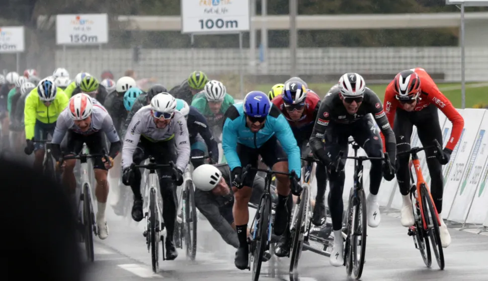 Zagreb, 5.10.2025.- Ulazak u cilj ?este, zadnje etape biciklisti?ke utrke Cro Race, Samobor ? Zagreb. foto HINA/ Lana SLIVAR DOMINI?/ ua