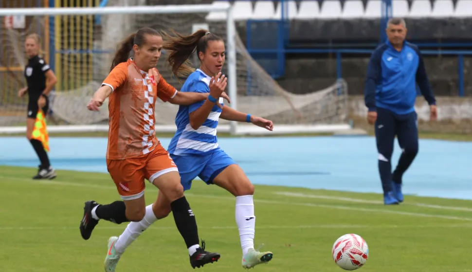 Osijek, 28. 09. 2025, Stadion Gradski vrt. Osijek - Agram (Zagreb), Magenta liga nogometašica.snimio GOJKO MITIĆ