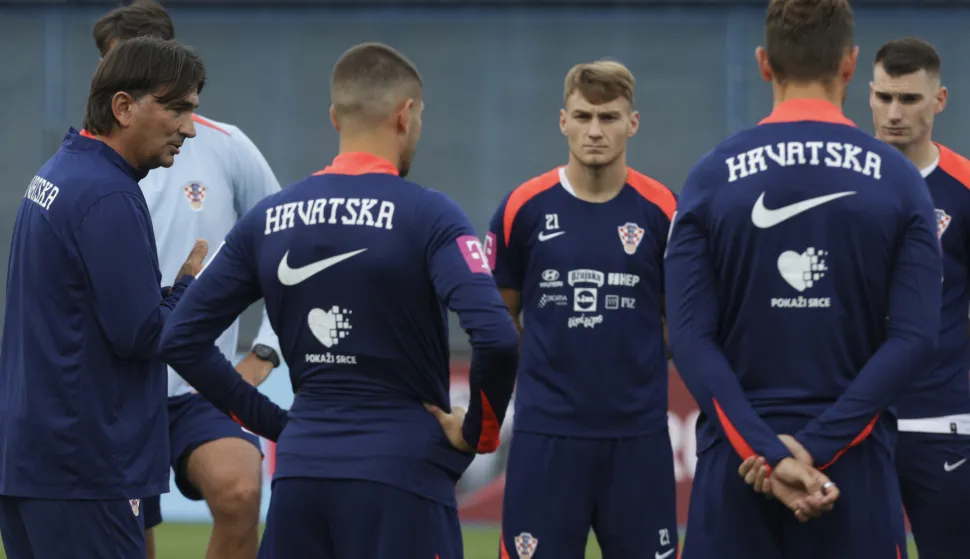 Zagreb, 07.09.2025. - Trening nogometne reprezentacije Hrvatske uoči utakmice Europskih kvalifikacija za Svjetsko prvenstvo 2026. godine između Hrvatske i Crne Gore. Na fotografiji Zlatko Dalić, Toni Fruk, Dominik Livaković. foto HINA/ Lana SLIVAR DOMINIĆ/ lsd