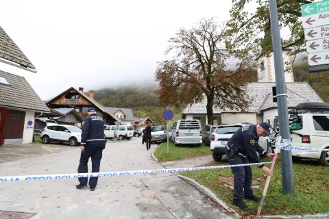 06.10.2025., Stare Fuzine, Slovenija - U stozer spasilacke sluzbe stigli su slovenski i hrvatski ministri unutarnjih poslova Bostjan Poklukar i Davor Bozinovic koji je ponudio pomoc hrvatskog helikoptera i hrvatskih gorskih spasilaca. Spasilacka akcija ispod vrha Tosca u Julijskim Alpama, gdje je lavina u nedjelju zatrpala troje hrvatskih planinara, nastavlja se u ponedjeljak nakon sto je bila prekinuta tijekom noci. Photo: Sanjin Strukic/PIXSELL