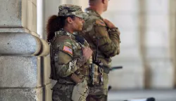 epa12322619 Members of the National Guard on patrol with sidearms at Union Station in Washington DC, USA, 25 August 2025. As the second week of U.S. President Donald Trump's takeover of Washington, D.C., policing begins, Mississippi joins three other Republican-led states that have vowed to deploy National Guard members in support of the Trump administration's operation. EPA/WILL OLIVER