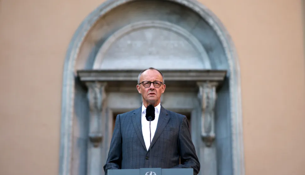 epa12416226 German Chancellor Friedrich Merz delivers a statement prior to a closed meeting of the German federal cabinet at Villa Borsig in Berlin, Germany, 30 September 2025. The federal cabinet holds a closed-door meeting from 30 September to 01 October 2025 in Berlin. EPA/CLEMENS BILAN