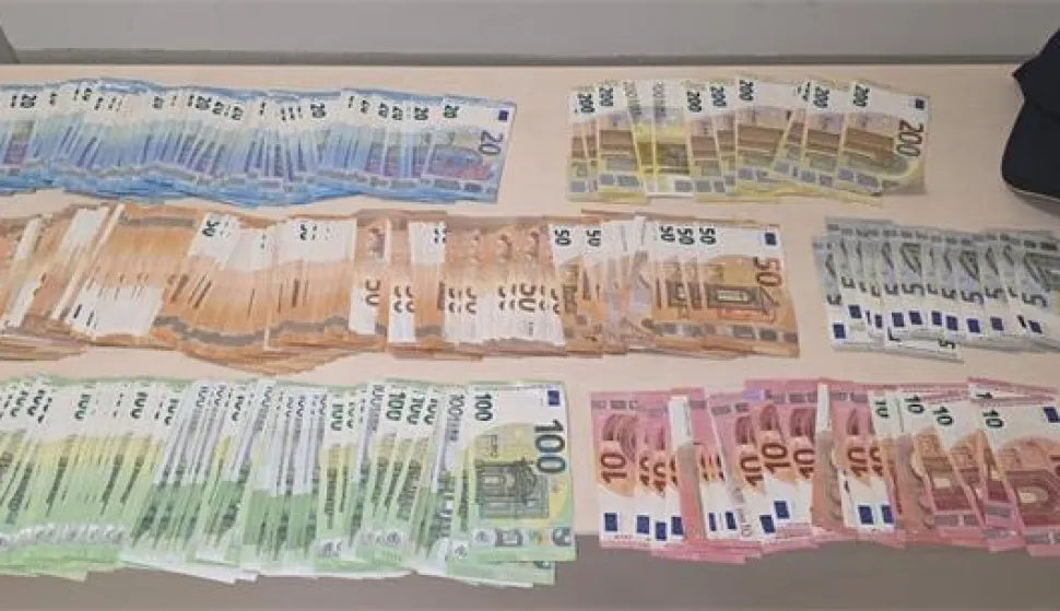 Na graničnom prijelazu Tovarnik nije prijavio gotovinu, novac, euri, ilustracija, carina