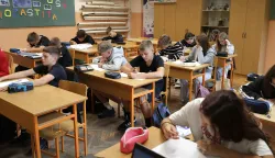 Osijek, 08. 09. 2025., OŠ Vijenac, prvi dan škole, učenici, učenik, školarci, školarac, prvašić, prvašići, početak školske godine; školska godina 2025/26, učenje; pisanje; školska klupa; učionica, razredSNIMIO BRUNO JOBST