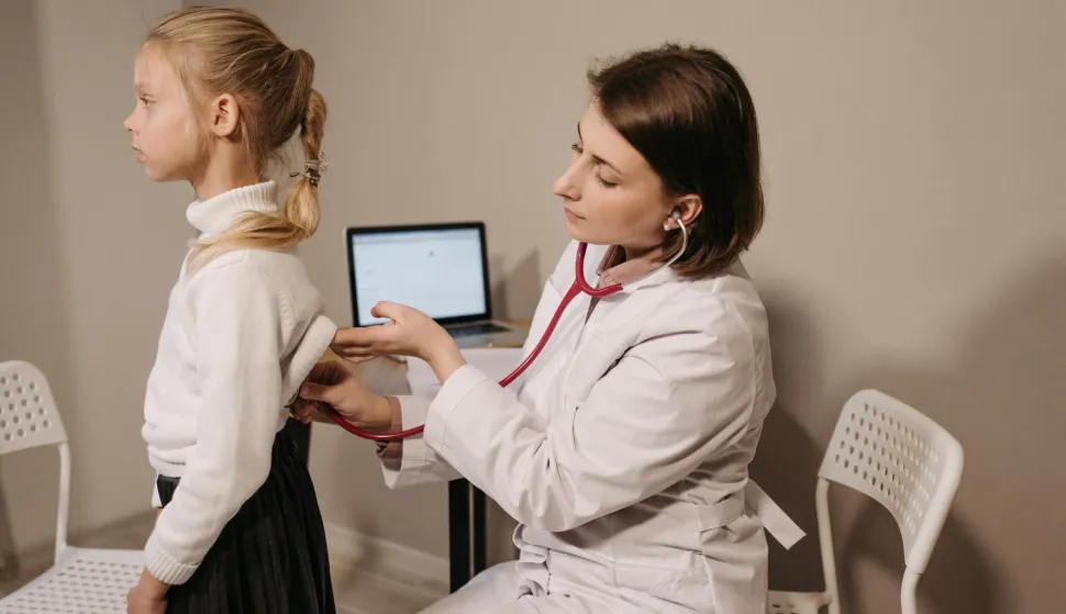 PEDIJATAR DIJETE DOKTOR AMBULANTA PREGLED