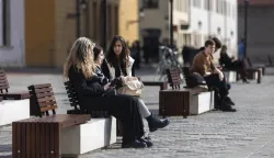 05.03.2024., Osijek - Suncan i topal dan osjecani iskoristili za ispijanje kavice na trgu Svetog Trojstva u Tvrdji. Photo: Davor Javorovic/PIXSELL