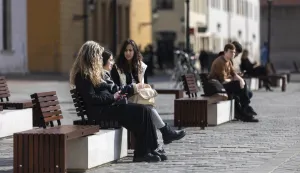 05.03.2024., Osijek - Suncan i topal dan osjecani iskoristili za ispijanje kavice na trgu Svetog Trojstva u Tvrdji. Photo: Davor Javorovic/PIXSELL