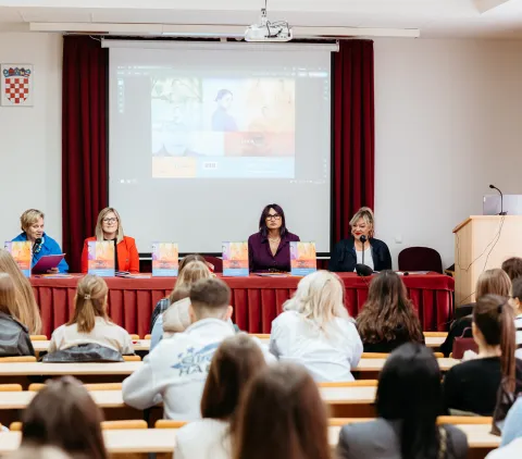 Promocija priručnika DUGA &ndash; PRIČA O JEDNAKOJ RAZLIČITOSTIVi&scaron;nja Vekić KljaićUSTUPLJENE FOTOGRAFIJE