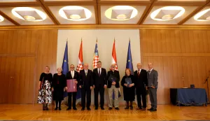 Zagreb, 08.10.2025 - Predsjednik Republike Zoran Milanović uručio je odlikovanja i priznanja RH zaslužnim pojedincima i organizacijama iz područja kulture, znanosti, sporta i gospodarstva. Na fotografiji Zoran Milanović, Janoš Terzić, Slobodan Jurković, Jurica Gizdić, Vlasta Vučevac-Gjurović, Slavko Nedić, Josip Degl Ivellio, Dragica Karolina Šimunković, Senka Bašek foto HINA/ Daniel KASAP/ dk