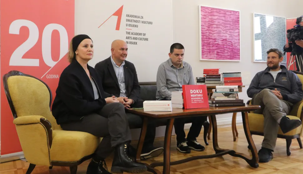 Osijek, 09. 10. 2025, Rektorat, Salon 33, 20 godina AUKOS-a predstavljanje Dokumentarija AUK 2005. - 2025. snimio GOJKO MITIĆ