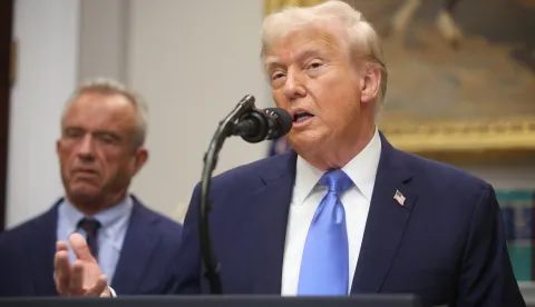 epa12398820 President Donald Trump speaks in the Roosevelt Room at the White House, in Washington, DC, USA, 22 September 2025. Trump announced new recommendations on autism. EPA/FRANCIS CHUNG/POOL