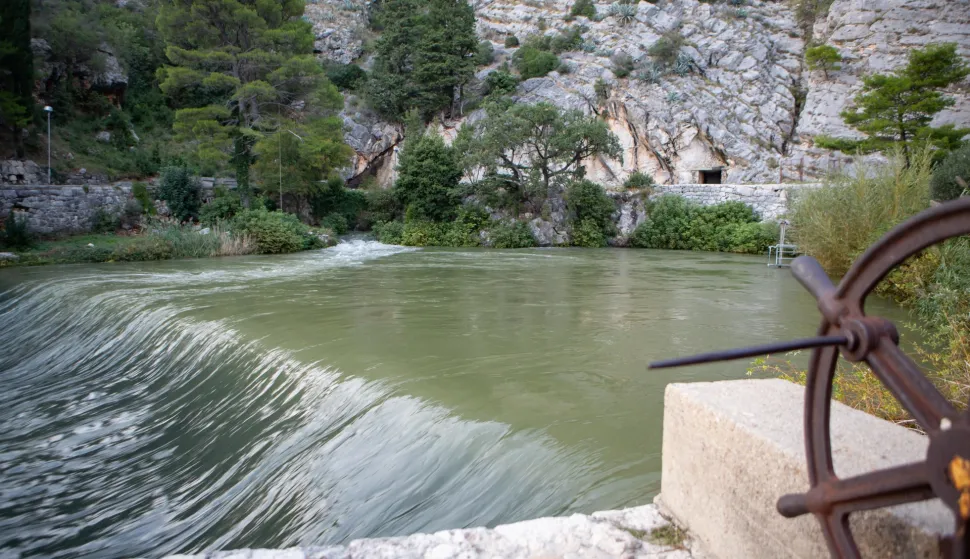 Zbog velikog zamućenja rijeke Omble voda u Dubrovniku nije za piće 02.10.2018., Rijeka dubrovacka - Zbog velikog zamucenja rijeke Omble voda u Dubrovniku nije za pice.rrPhoto: Grgo Jelavic/PIXSELL 