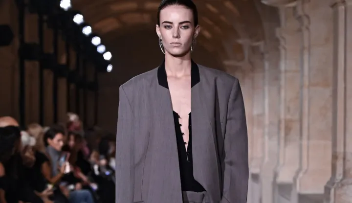 Model on the runway at the Victoria Beckham fashion show as part of Spring/Summer 2026 Paris Fashion Week held at Val-de-Gr&acirc;ce on October 03, 2025 in Paris, France. &copy; Bestimage Photo: AGENCE/BESTIMAGE/BESTIMAGE