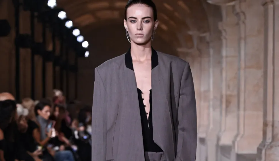 Model on the runway at the Victoria Beckham fashion show as part of Spring/Summer 2026 Paris Fashion Week held at Val-de-Gr&acirc;ce on October 03, 2025 in Paris, France. &copy; Bestimage Photo: AGENCE/BESTIMAGE/BESTIMAGE