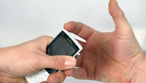 slavonija...vinkovci...29.02.2012.ilustracija; sve brojniji slucajevi kradja mobitela najmladjima u osnovnim skolamafoto gordan panic