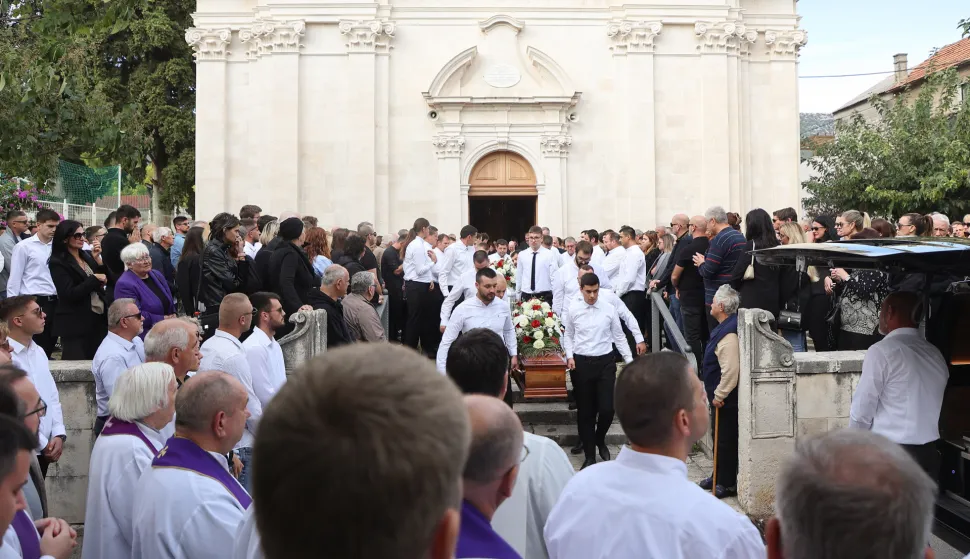 11.10.2025., Kastel Luksic- Poslijednji ispracaj tragicno lpreminulih brace Roka i Andrija Kovacev stradalih od lavine u slovenskim alpama Photo: Ivana Ivanovic/PIXSELL