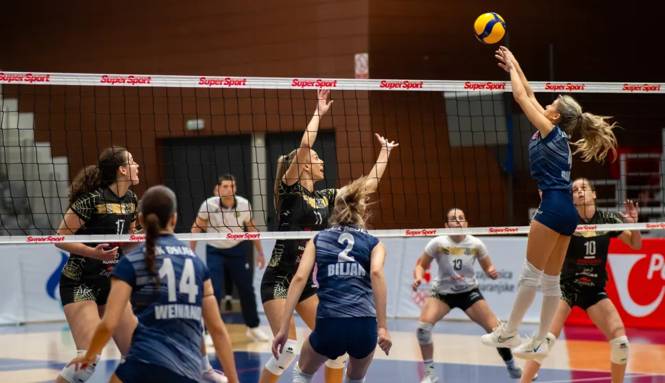 Osijek, 11. 10. 2025., Dvorana Gradski vrt, Superliga Supersport, ŽOK Osijek, HAOK Mladost Zagrebodbojka; igračice; odbojkašice; superliga; supersport; utakmica; odbojkaški klub