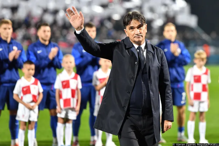 12.10.2025., stadion Varteks, Varazdin - Kvalifikacije za FIFA Svjetsko nogometno prvenstvo 2026., skupina L, Hrvatska - Gibraltar. Izborniku hrvatske nogometne reprezetacije Zlatku Dalicu urucen je dres za 100 nastup na klupi reprezetacije. Zlatko Dalic Photo: Vjeran Zganec Rogulja/PIXSELL