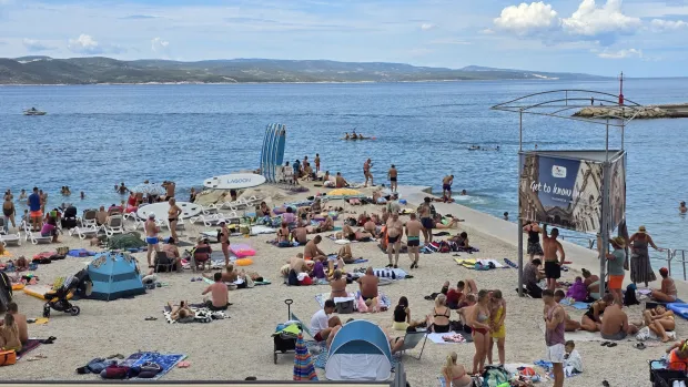 Slobodnjak, ilustracija, jadransko more, jadran, godisnji odmor, turizam, turisti, plaža, baška voda, okolica makarska, ljeto 2025.Mario Mihaljević