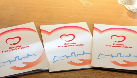 OSIJEK- 23.12.2019., Kuhačeva, uručenje ugovora stipendistima Zaklade Srce grada Osijeka.Foto: Andrea Ilakovac