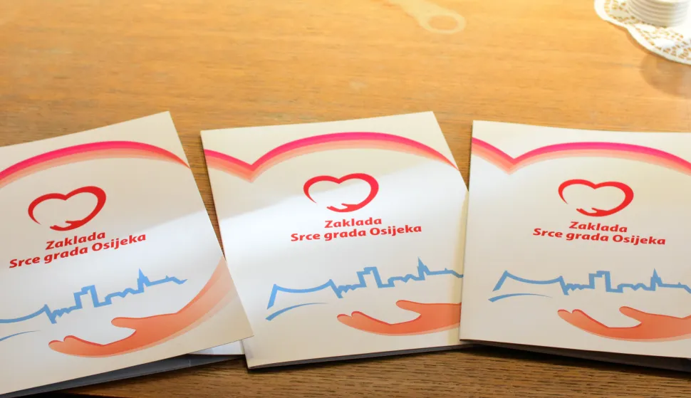 OSIJEK- 23.12.2019., Kuhačeva, uručenje ugovora stipendistima Zaklade Srce grada Osijeka.Foto: Andrea Ilakovac